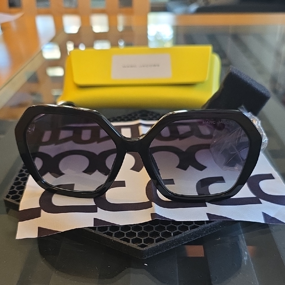 NWT Marc Jacobs Black Geometric Sunglasses - Picture 5 of 13